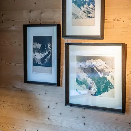 Valvisons Chamonix - By Emerald